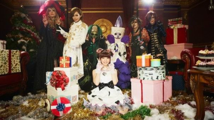 Luna Haruna berkolaborasi dengan Mix Speaker's, Inc. Luna Haruna berkolaborasi dengan Mix Speaker's, Inc.