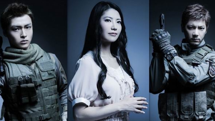 Para pemeran drama panggung Resident Evil ditampilkan dengan kostumnya