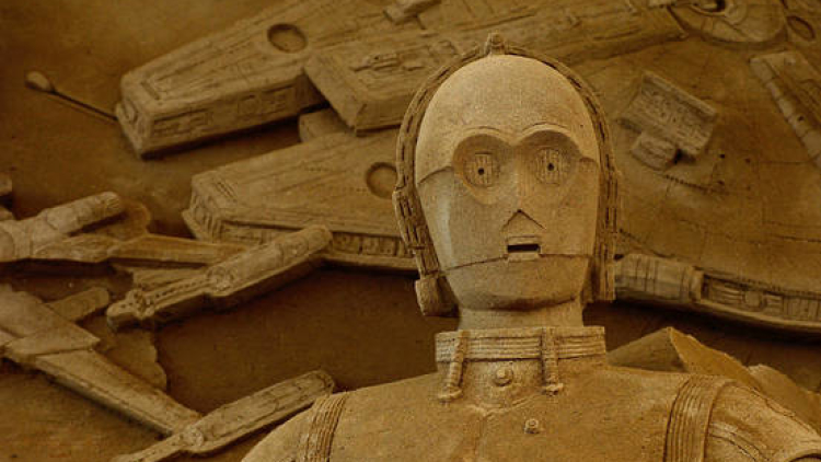 Patung pasir 'Star Wars' ditampilkan di Tottori Dunes di Jepang (1)
