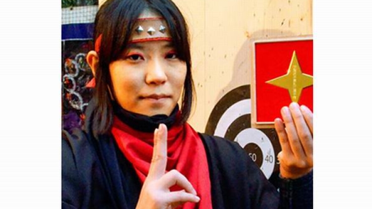 Awas! Ninja wanita ini adalah ahli melempar 'shuriken' dari Jepang!2 Awas! Ninja wanita ini adalah ahli melempar 'shuriken' dari Jepang!2