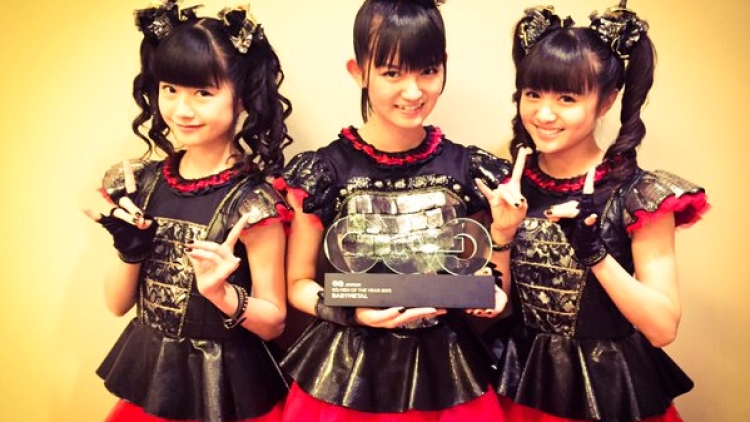 BABYMETAL memenangkan penghargaan khusus GQ Men of the Year 2015