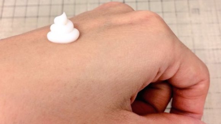 Foto Pria Jepang yang Tak Sengaja Menuangkan Hand Cream Berbentuk Pup Ini Di-Re-Tweet Lebih dari 40.000 Kali