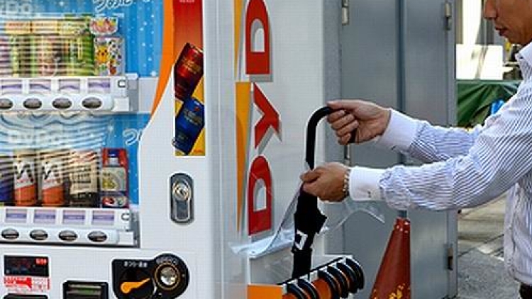 Mesin Penjual Otomatis di Jepang Tawarkan Sewa Payung Gratis Mesin Penjual Otomatis di Jepang Tawarkan Sewa Payung Gratis