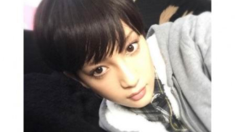 Nanao berpose dengan rambut pendek di lokasi syuting drama live-action 'Siren' (2) Nanao berpose dengan rambut pendek di lokasi syuting drama live-action 'Siren' (2)