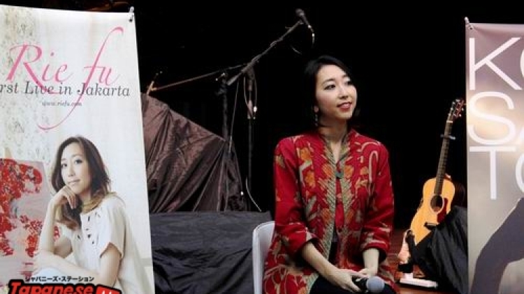 Yuk kita mengenal lebih dekat sosok Rie Fu! (4)