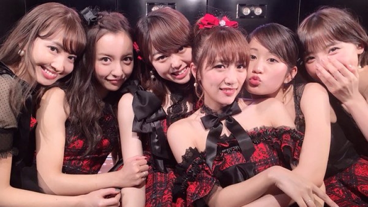 AKB48 akan Mengajak Para Mantan Member Turut Serta dalam Single Baru Mereka - vk.com AKB48 akan Mengajak Para Mantan Member Turut Serta dalam Single Baru Mereka - vk.com