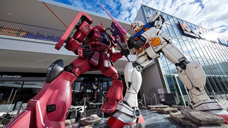 Gundam RX-78-2 berduel dengan Zaku II di Osaka (1)