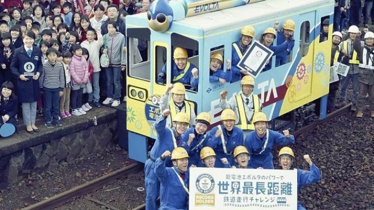 Kereta bertenaga baterai di Jepang pecahkan rekor Guinness2