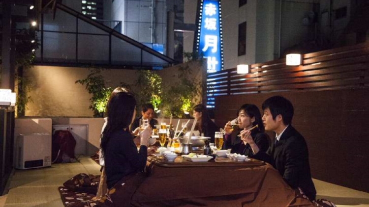 Makan Malam di Luar Musim Dingin Bane Bagus Makan Malam di Luar Musim Dingin Bane Bagus