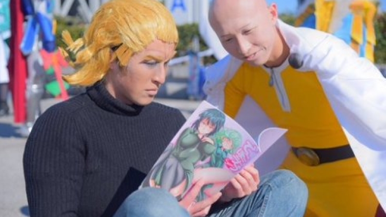 Para cosplayer dengan aneka kostum unik meriahkan hari pertama Comiket 89 di Jepang (3) Para cosplayer dengan aneka kostum unik meriahkan hari pertama Comiket 89 di Jepang (3)