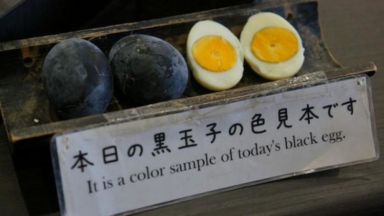 Wah, di Owakudani, Jepang, ada telur ajaib berwarna hitam! (1)