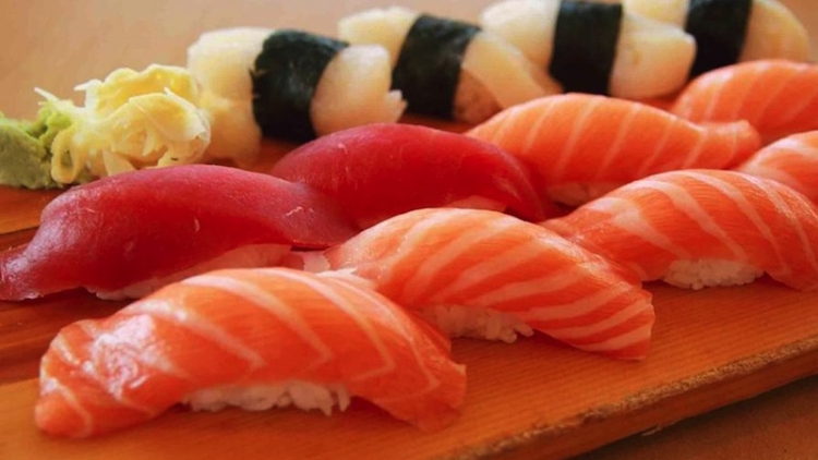 Cara Gampang & Super Cepat Membuat Sushi Pakai Cetakan Es Batu - orbitz.com