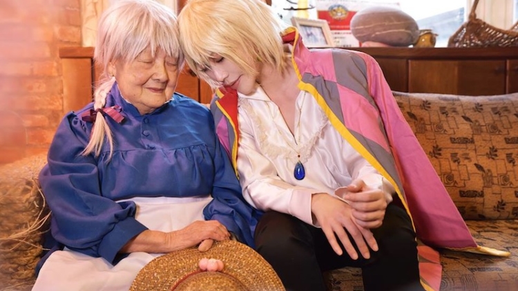 Cosplayer Ini Mengajak Neneknya untuk Photo Shoot Howl's Moving Castle 6 Cosplayer Ini Mengajak Neneknya untuk Photo Shoot Howl's Moving Castle 6