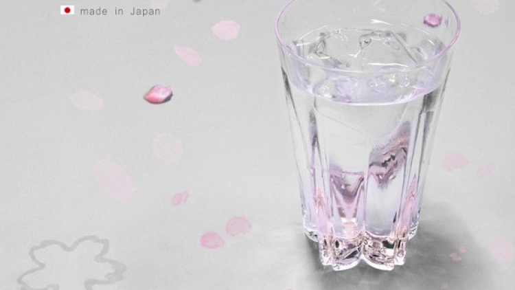 Gelas Ini akan Meninggalkan Jejak Berbentuk Sakura di Meja Kalian SAKURASAKU copy Gelas Ini akan Meninggalkan Jejak Berbentuk Sakura di Meja Kalian SAKURASAKU copy