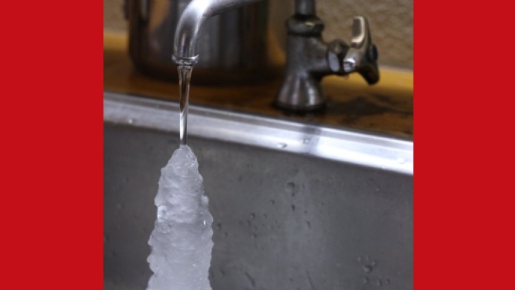 Suhu Jepang yang Sangat Dingin Bahkan Membuat Air dari Keran Membeku Suhu Jepang yang Sangat Dingin Bahkan Membuat Air dari Keran Membeku