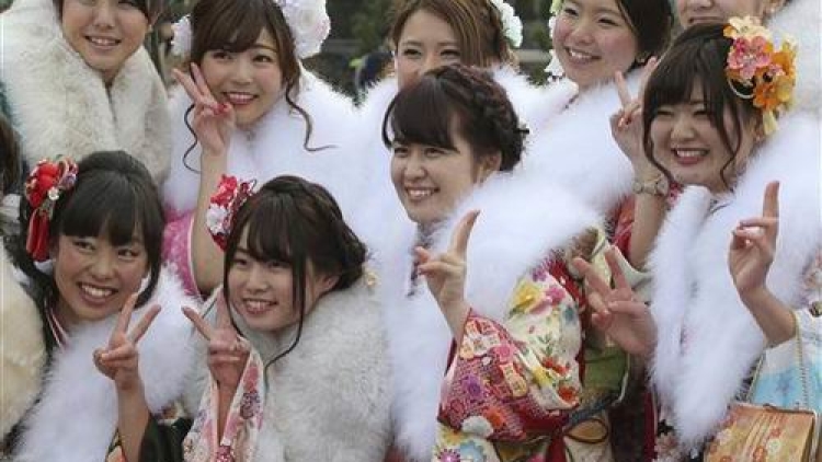 Upacara Hari Datangnya Kedewasaan digelar di seluruh Jepang (1) Upacara Hari Datangnya Kedewasaan digelar di seluruh Jepang (1)