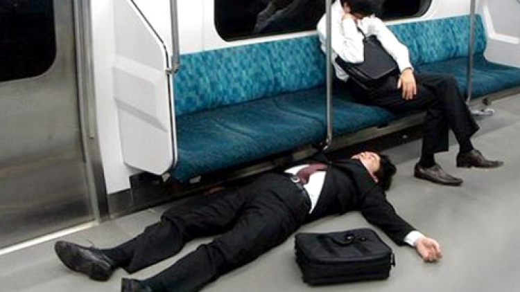 Drunk-Japanese-Salarymen-Failed-at-Getting-Home-0006