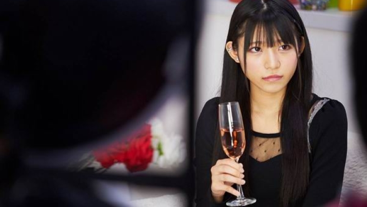 Hitomi Noda dari READY TO KISS Siap Menciummu Dalam Iklan Online Wine Non-Alkohol (1)