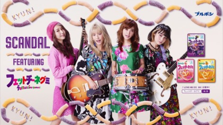 Para Personel Scandal Melakukan Tantangan Mune Kyun Dalam Iklan TV