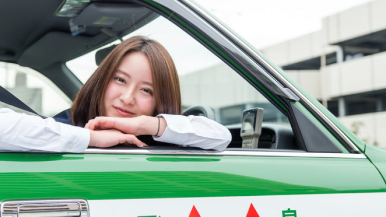 Inilah Supir Taksi Tercantik di Jepang Yang Buat Betah Penumpang (1)