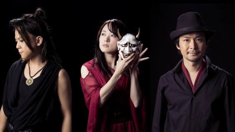 KAO=S memperlihatkan alat musik futuristik KAGURA KAO=S memperlihatkan alat musik futuristik KAGURA