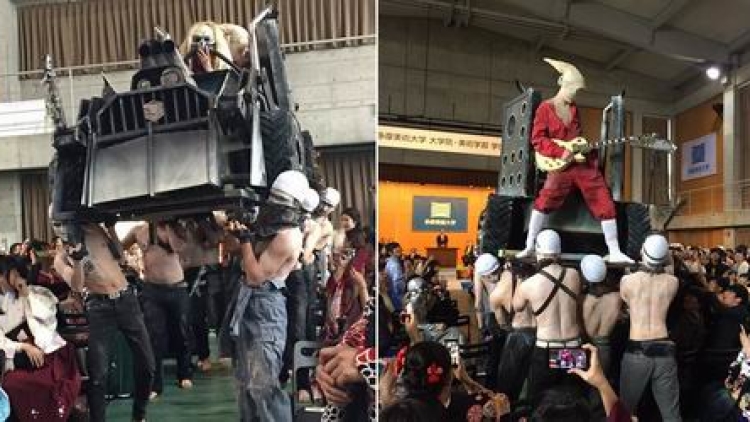 Kampus di Jepang Gelar Acara Kelulusan Bertema Mad Max Fury Road (1)
