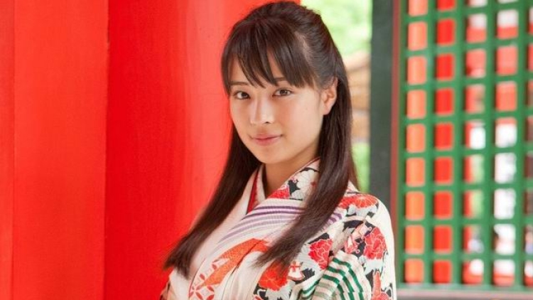 Suzu Hirose Berikan Nasihat Cinta Dalam Video Terbaru Chihayafuru2