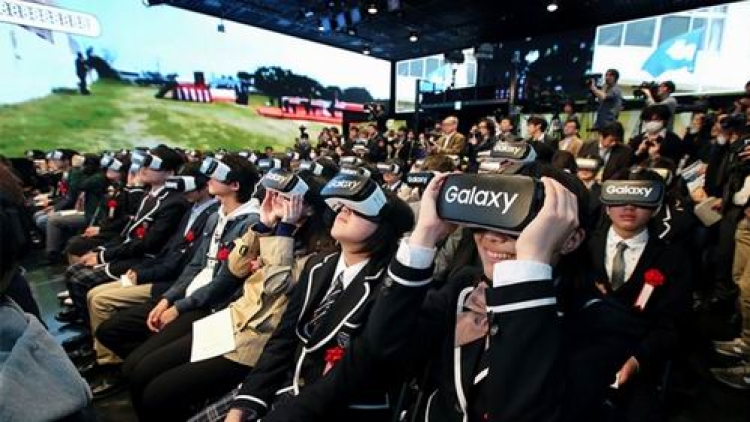 Sugoi! Sekolah di Jepang Gunakan Virtual Reality Menyambut Murid Baru! (1)
