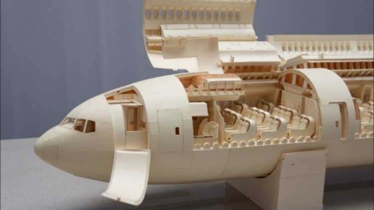 Sugoi! Seniman Ini Ciptakan Replika Pesawat Dari Kertas Manila 1