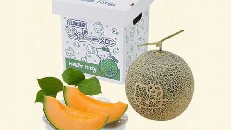 Melon Hello Kitty Segarkan Musim Panas di Jepang Melon Hello Kitty Segarkan Musim Panas di Jepang