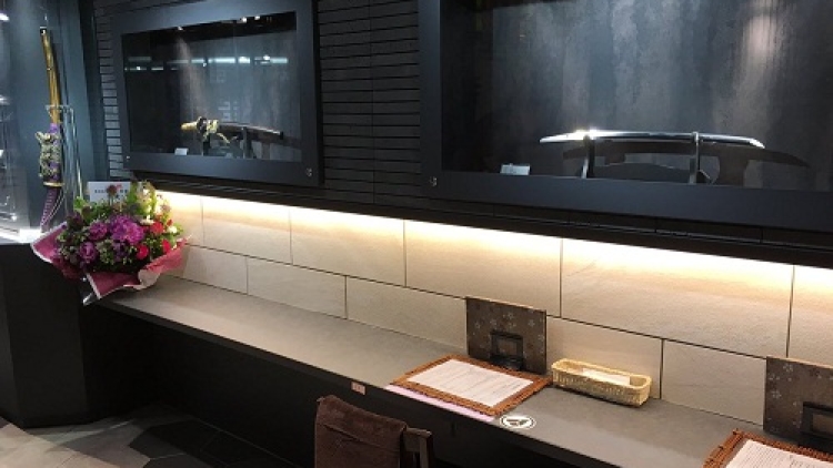 Restoran di Tokyo ini Pamerkan Berbagai Katana Bersejarah1