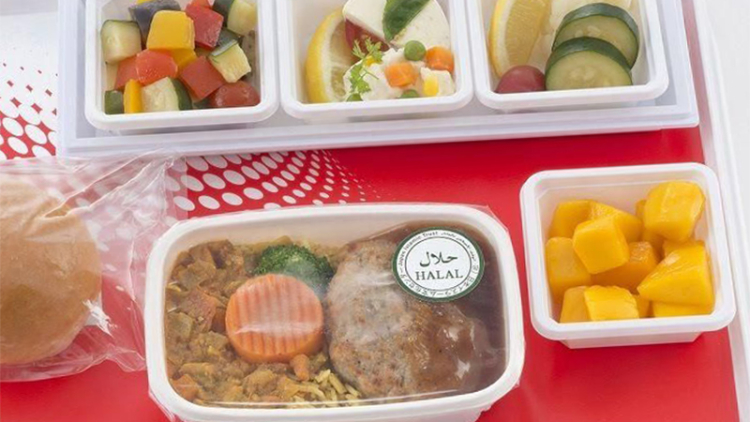 Maskapai Jepang Ini Hadirkan Layanan Makan Bersertifikat Halal