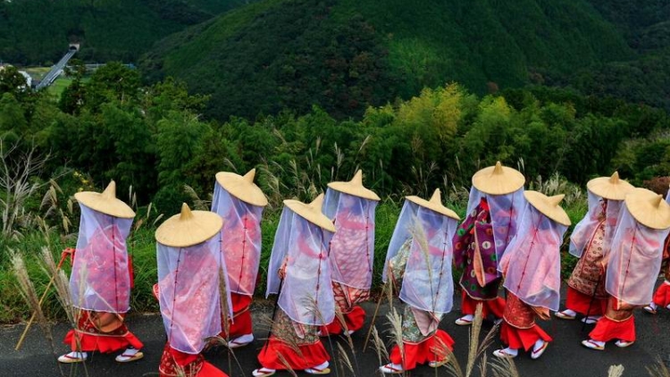 Fotografer Abadikan Salah Satu Parade Terindah Di Jepang (2)