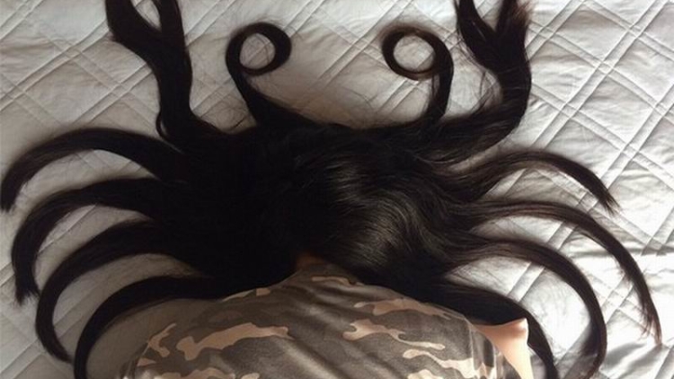 Susah Bangun Tidur, Rambut Wanita Jepang Ini Dijadikan Karya Seni (1)