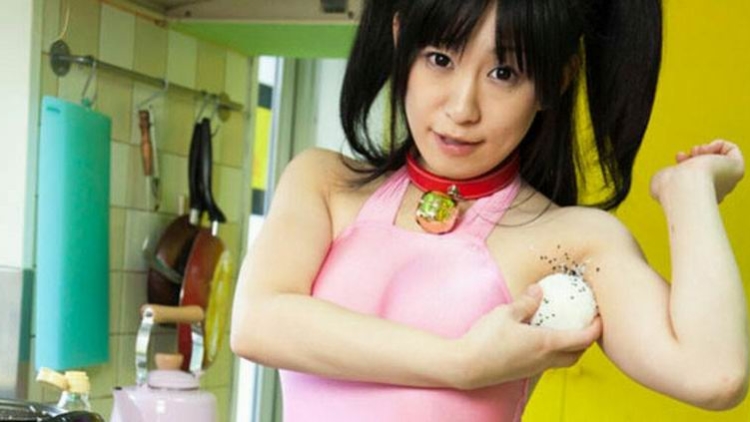 sushi-ketiak-cara-baru-menikmati-sushi-dengan-aroma-semerbak-1 sushi-ketiak-cara-baru-menikmati-sushi-dengan-aroma-semerbak-1