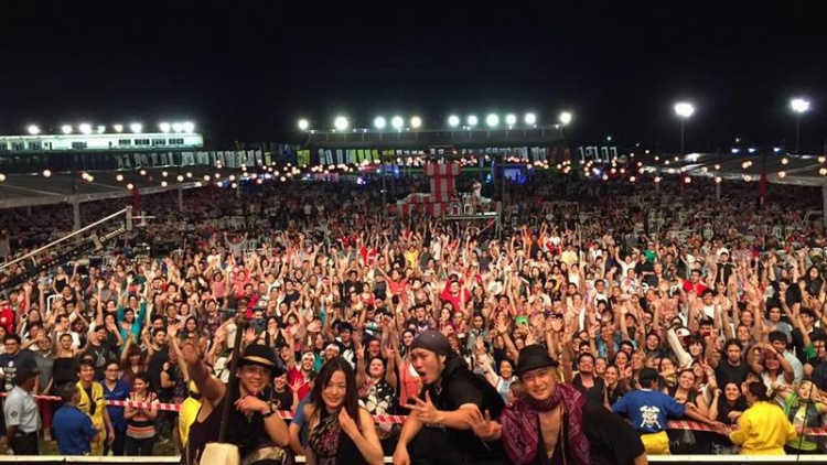 band-art-rock-jepang-kaos-tampil-di-hadapan-15-000-penonton-di-paraguay-1 band-art-rock-jepang-kaos-tampil-di-hadapan-15-000-penonton-di-paraguay-1