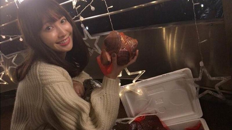 dapat-hadiah-ulang-tahun-berupa-kerang-dari-harunyan-ini-reaksi-yuko-oshima dapat-hadiah-ulang-tahun-berupa-kerang-dari-harunyan-ini-reaksi-yuko-oshima