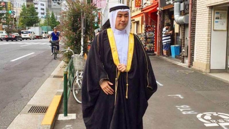 pria-jepang-ini-jatuh-cinta-dengan-budaya-saudi-arabia-1 pria-jepang-ini-jatuh-cinta-dengan-budaya-saudi-arabia-1