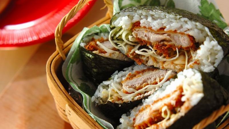 renyahnya-onigiri-tonkatsu-khas-jepang