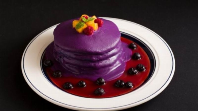 sambut-halloween-kafe-di-jepang-sediakan-pancake-ungu-menyeramkan-1 sambut-halloween-kafe-di-jepang-sediakan-pancake-ungu-menyeramkan-1