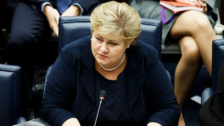 wow-perdana-menteri-norwegia-ketahuan-bermain-pokemon-go-di-parlemen-1 wow-perdana-menteri-norwegia-ketahuan-bermain-pokemon-go-di-parlemen-1