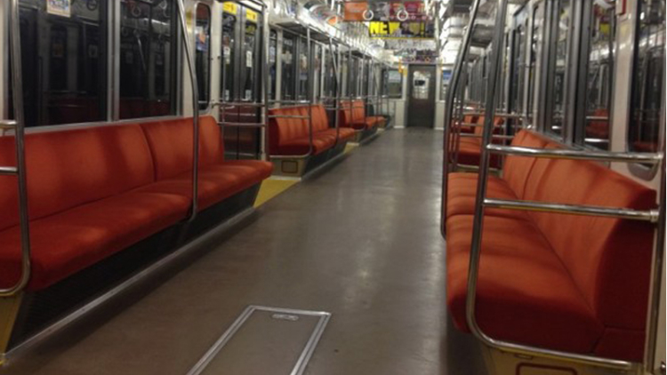 densha-nai-f densha-nai-f