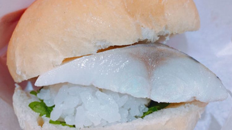 buger-sushi-jadi-menu-baru-di-restoran-sushi-jepang-0 buger-sushi-jadi-menu-baru-di-restoran-sushi-jepang-0