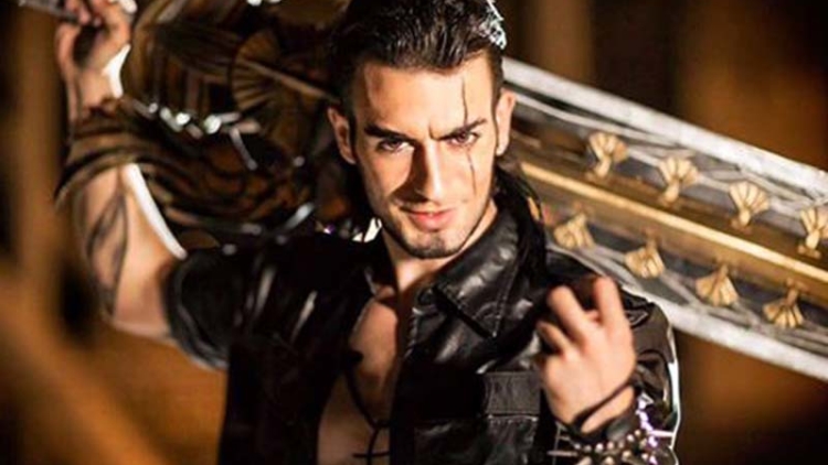 Cosplay Gladiolus dari Final Fantasy XV, Berani Lawan 0