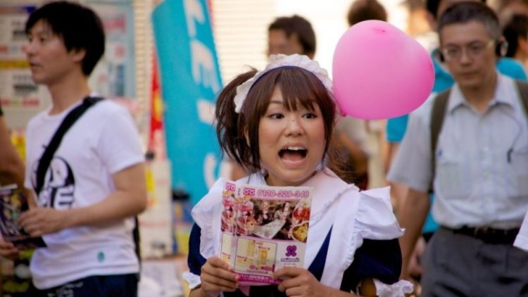 maid-cafe-akihabara-flickr-1024x678