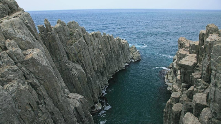 Tojinbo-Tebing-Bunuh-Diri-Terkenal-di-Jepang4-min Tojinbo-Tebing-Bunuh-Diri-Terkenal-di-Jepang4-min