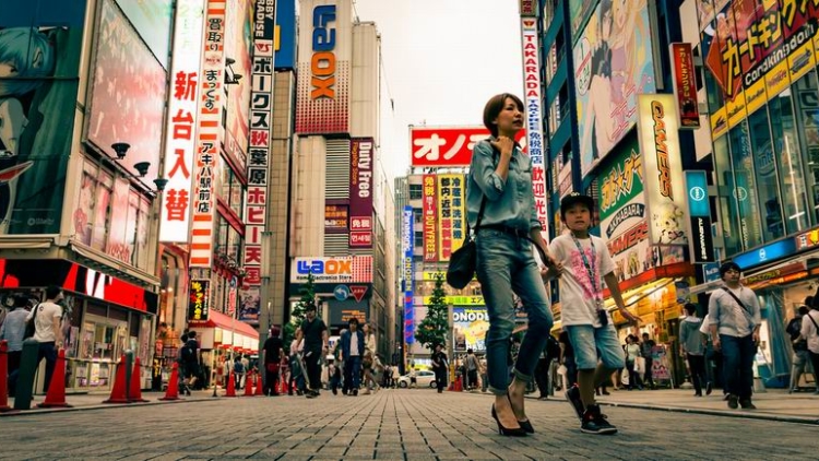 Toko Anime di Jepang Beri Hadiah Bagi Pembeli yang Datang Bersama Ibunya