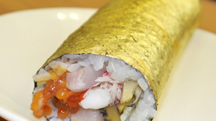 Wow, Sushi Ini di Bungkus dengan Emas! Wow, Sushi Ini di Bungkus dengan Emas!