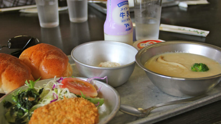 kyushoku-japanese-school-lunch kyushoku-japanese-school-lunch