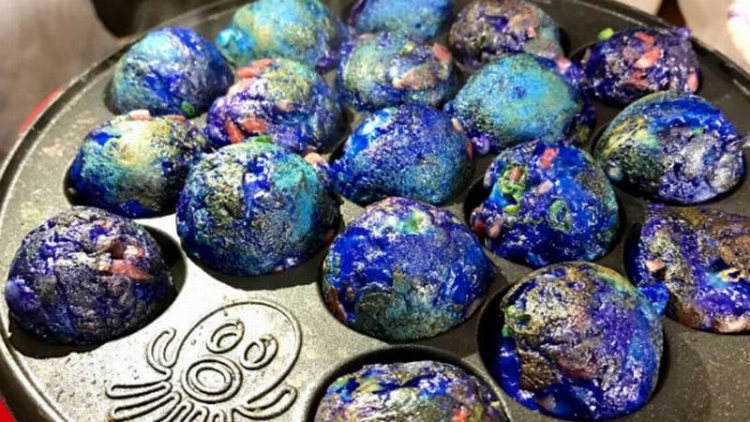 Instagrammer Jepang Buat Takoyaki Biru Berbentuk Planet Bumi, Mau Coba Instagrammer Jepang Buat Takoyaki Biru Berbentuk Planet Bumi, Mau Coba